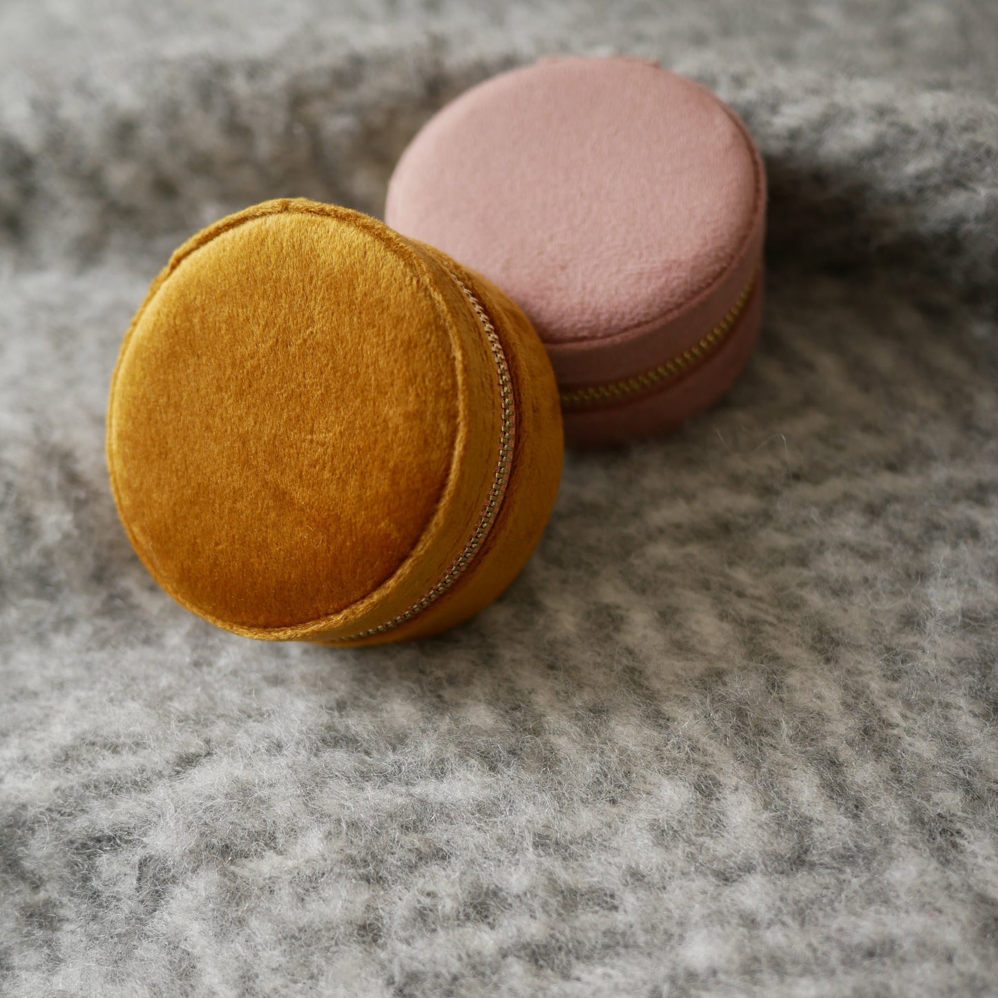 Rose玫粉絲絨圓形旅行首飾盒