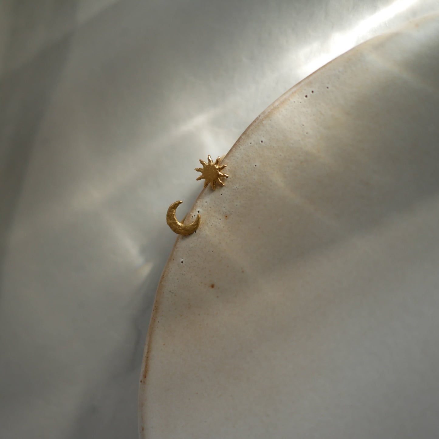 Cala日月耳釘耳環