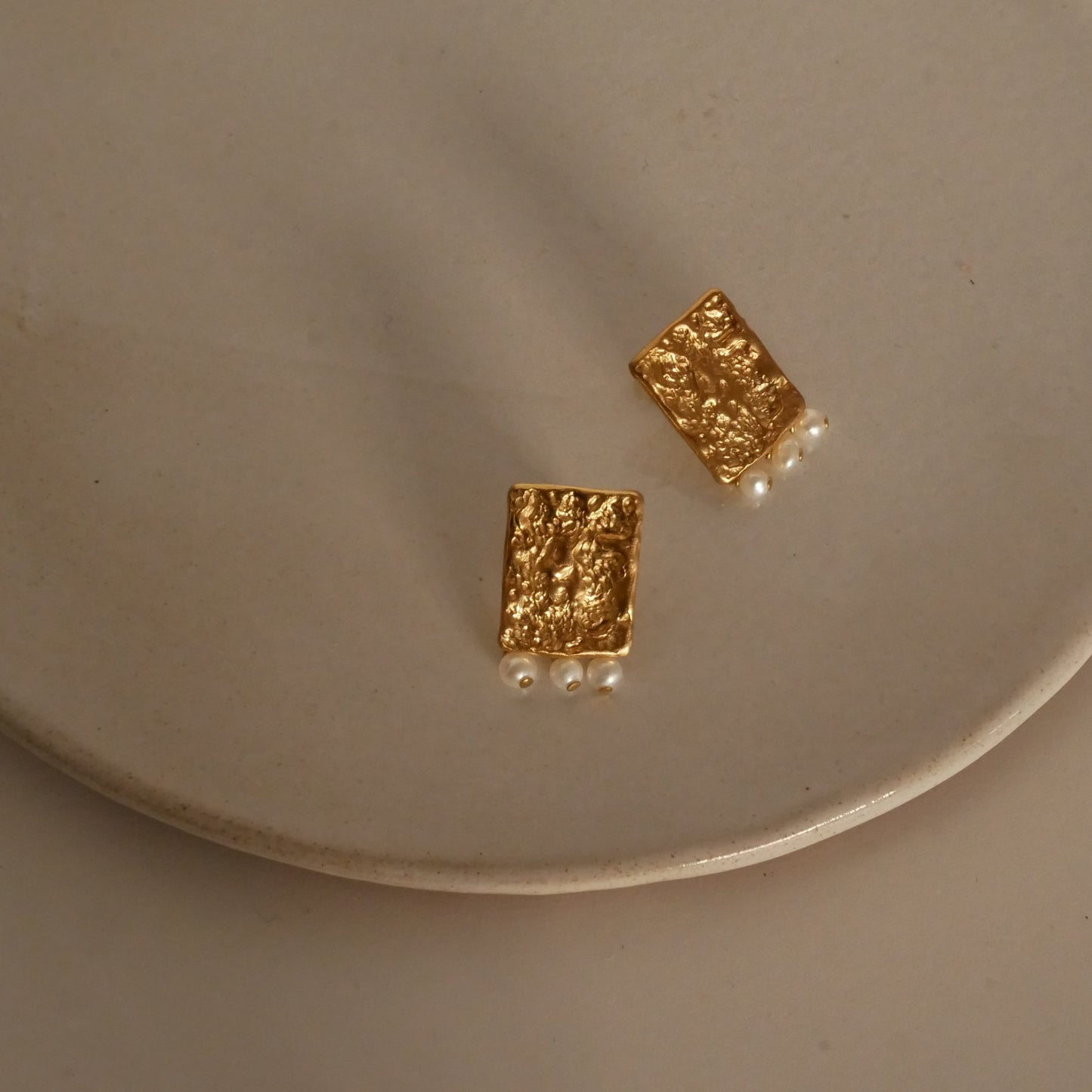 Erevine方形石紋珍珠耳環