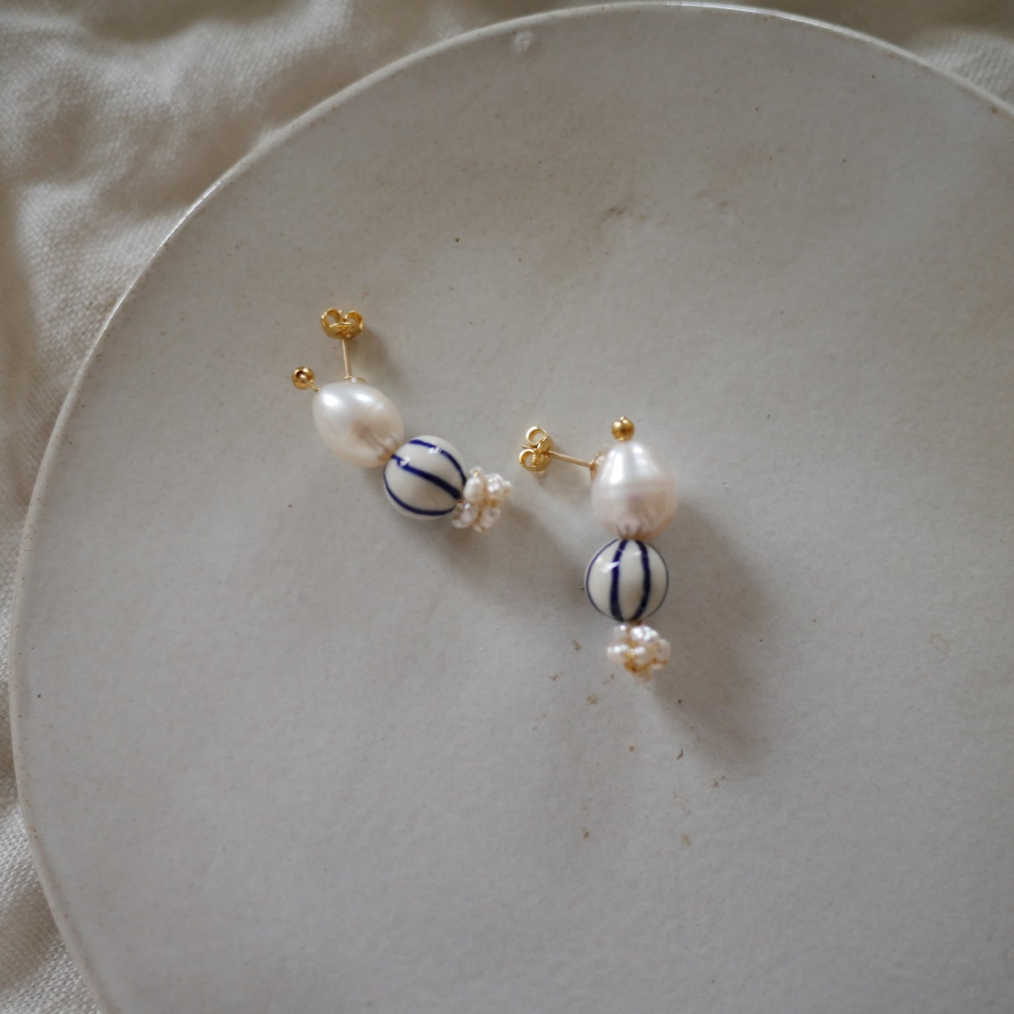 Sea Loops陶瓷珠珍珠耳環