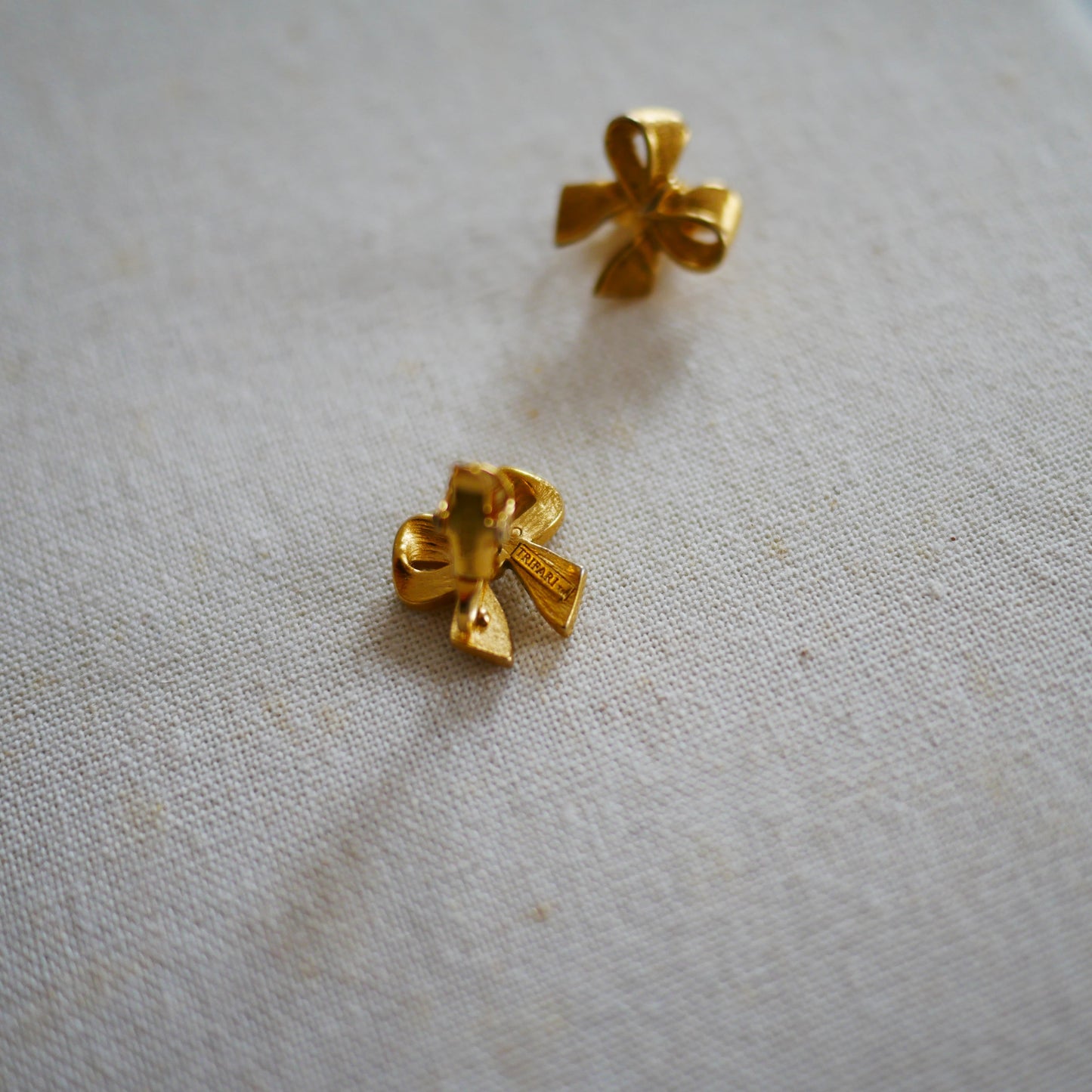 175 Vintage美國Trifari古董夾式耳環