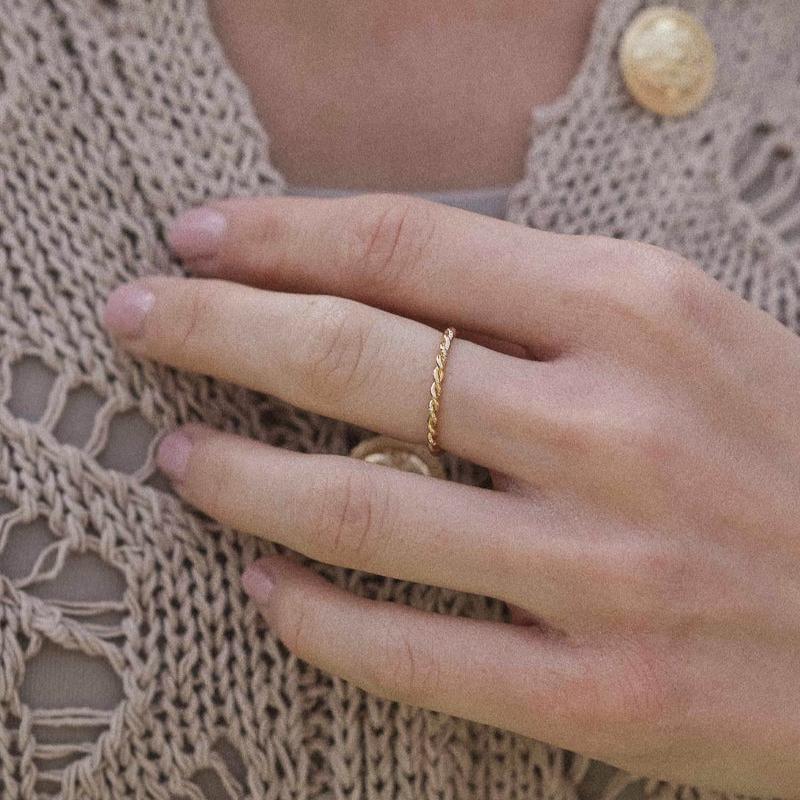 Joy Twist Ring
