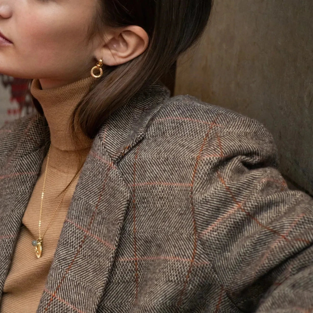 Charlotte刻紋扣環耳環