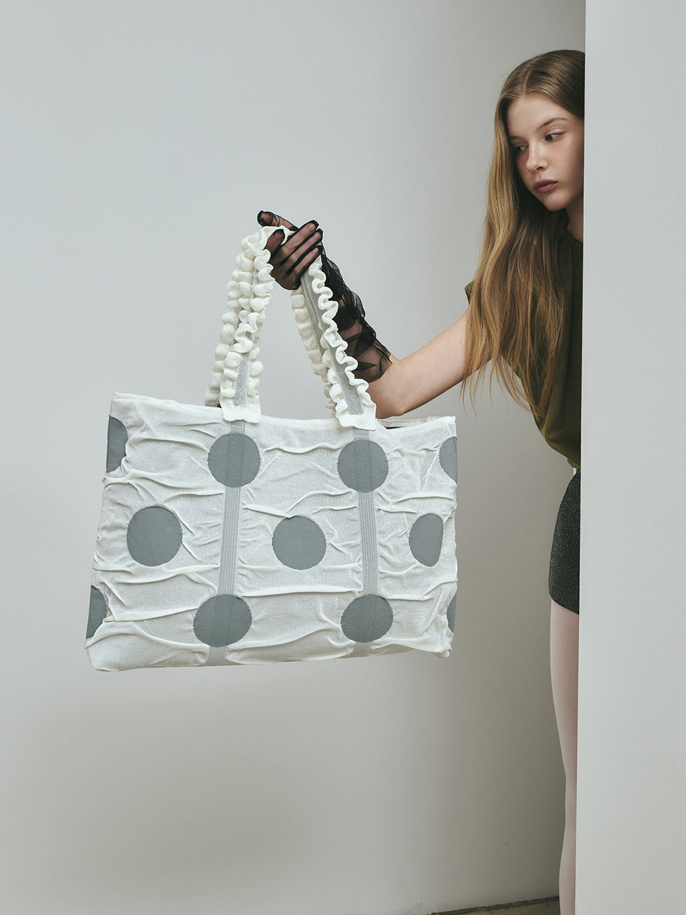 \早鳥預購中 現折$200/
 Polka dot圓點大型購物包 奶霜白