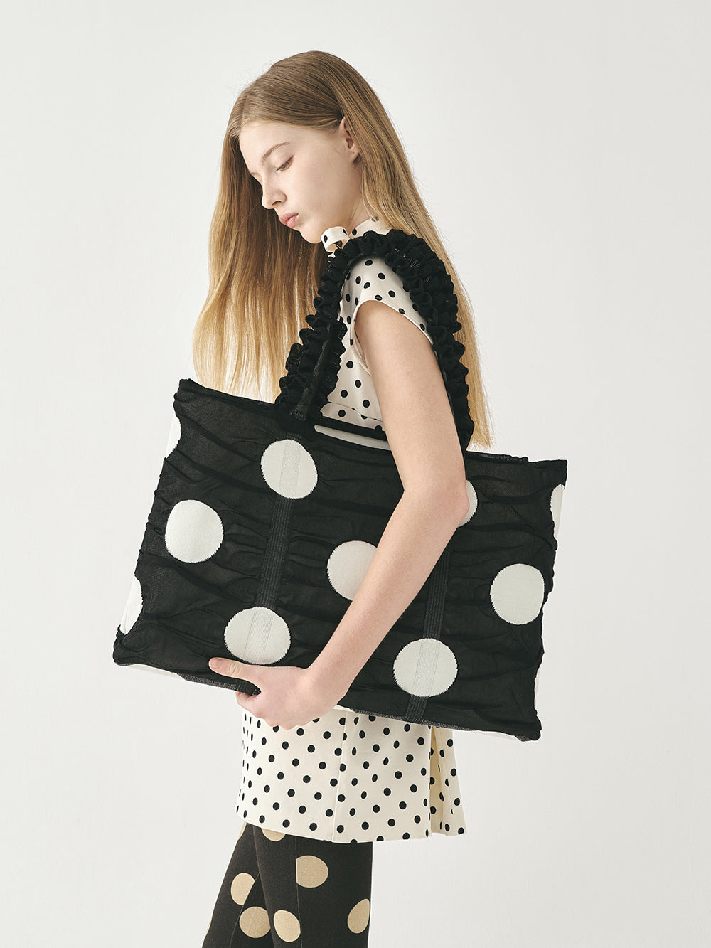 \早鳥預購中 現折$200/ Polka dot圓點大型購物包 經典黑