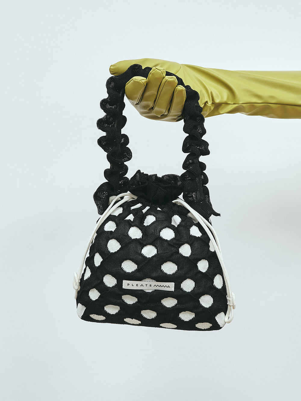 \早鳥預購中 現折$200/
 Polka dot圓點迷你手提包 經典黑