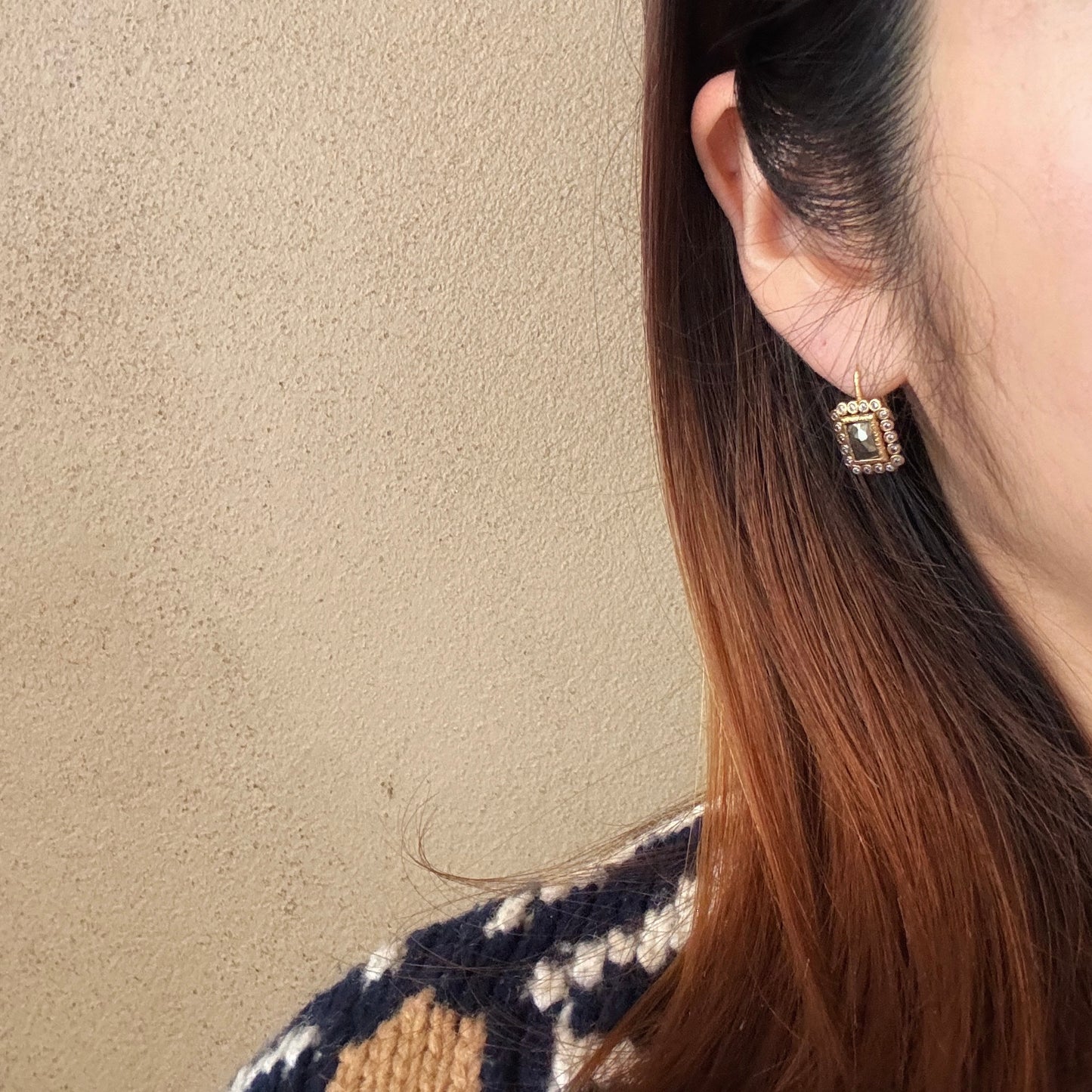 Sonia Dormeuse方形半寶石後鉤式耳環