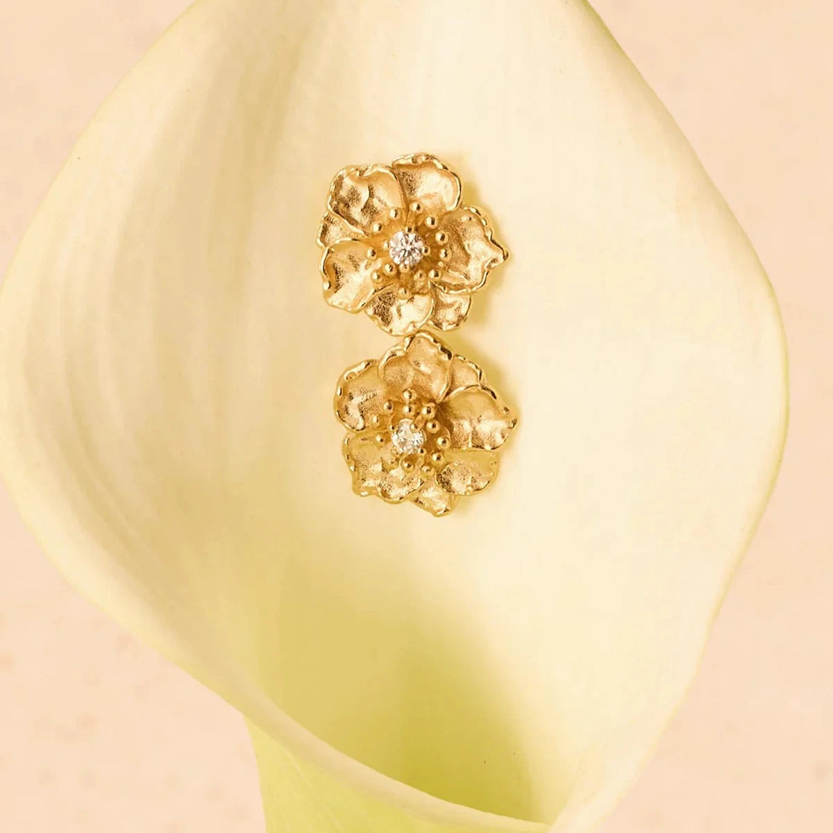 (預購款)Zinnia五瓣花造型鑽石耳環