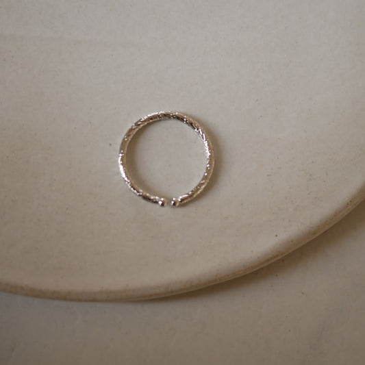 Ila Palladium刻紋線狀戒指