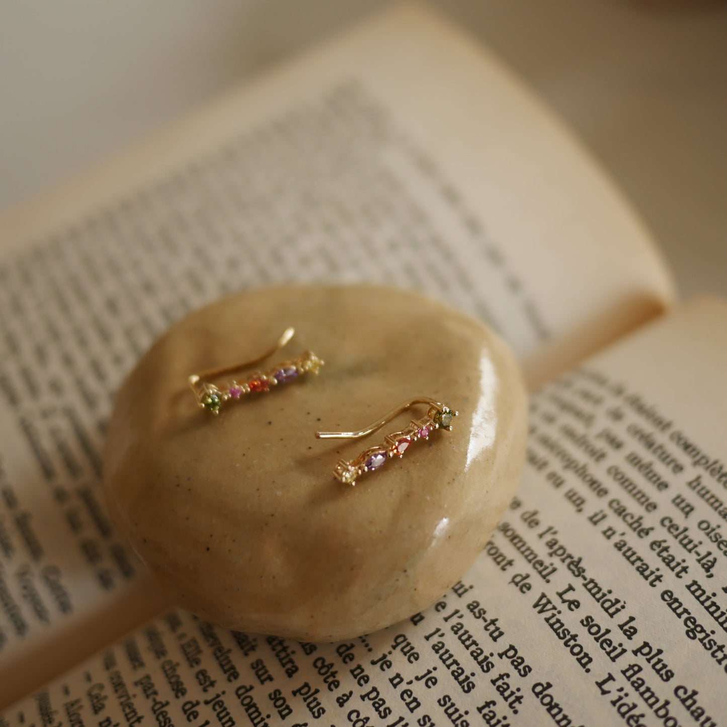 Jude彩鑽爬耳式耳環