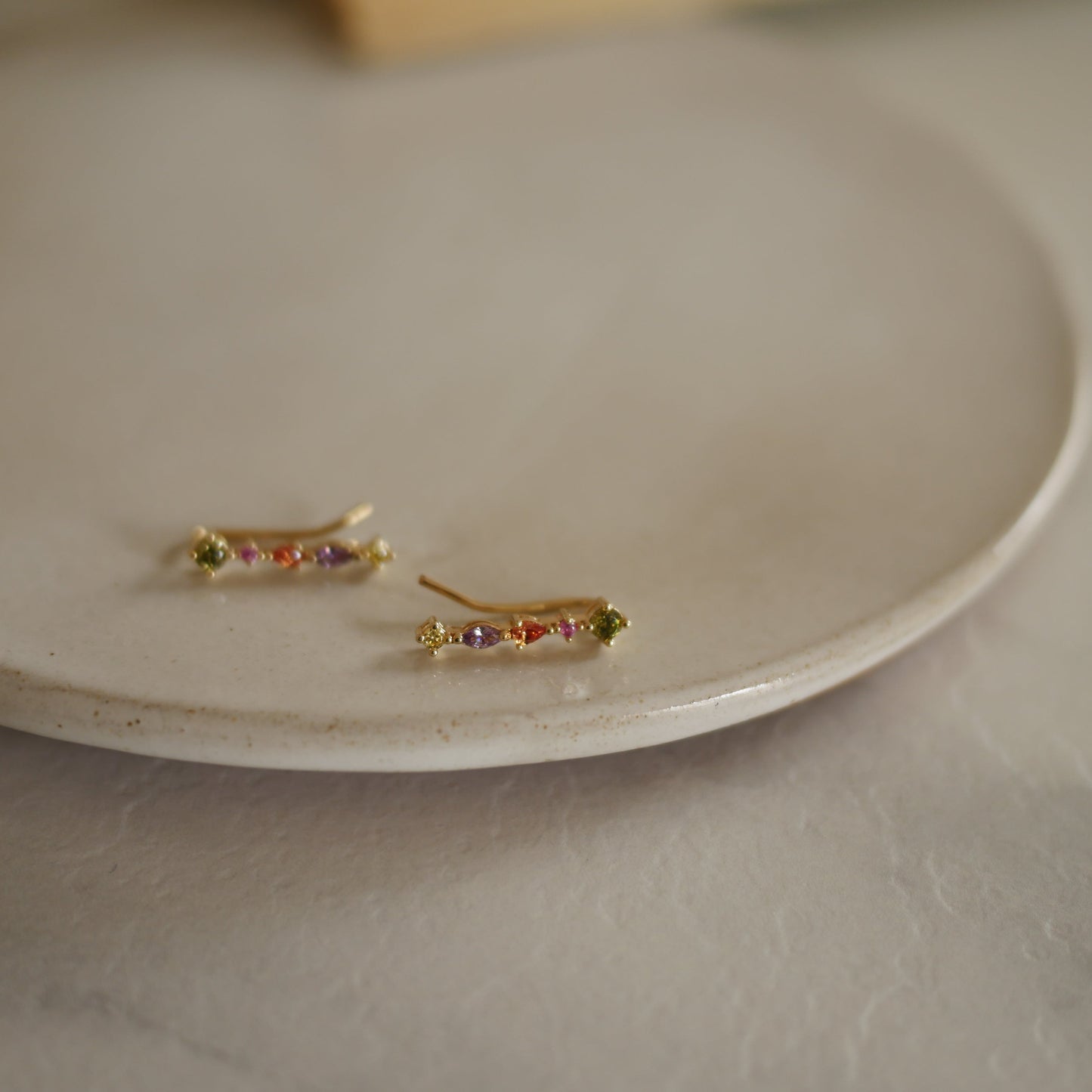 Jude彩鑽爬耳式耳環