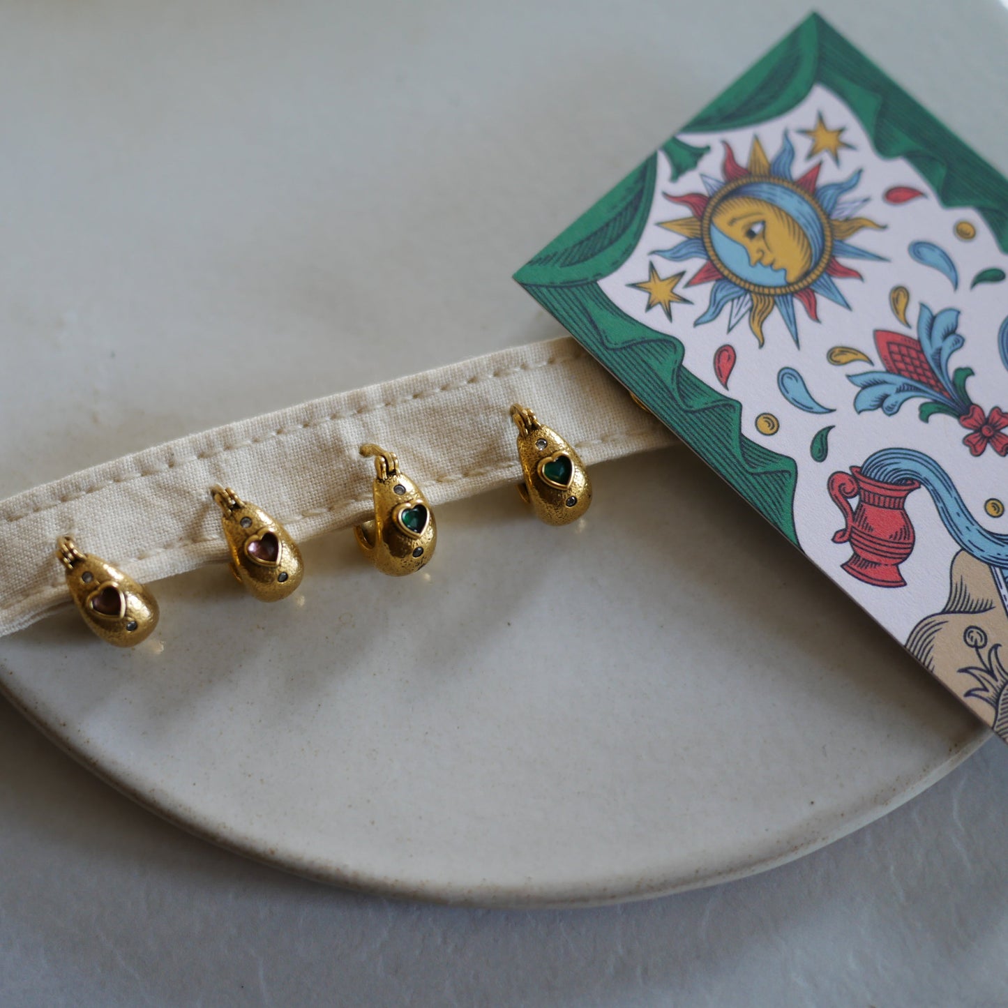 Sacha Strass heart愛心半寶石環形耳環