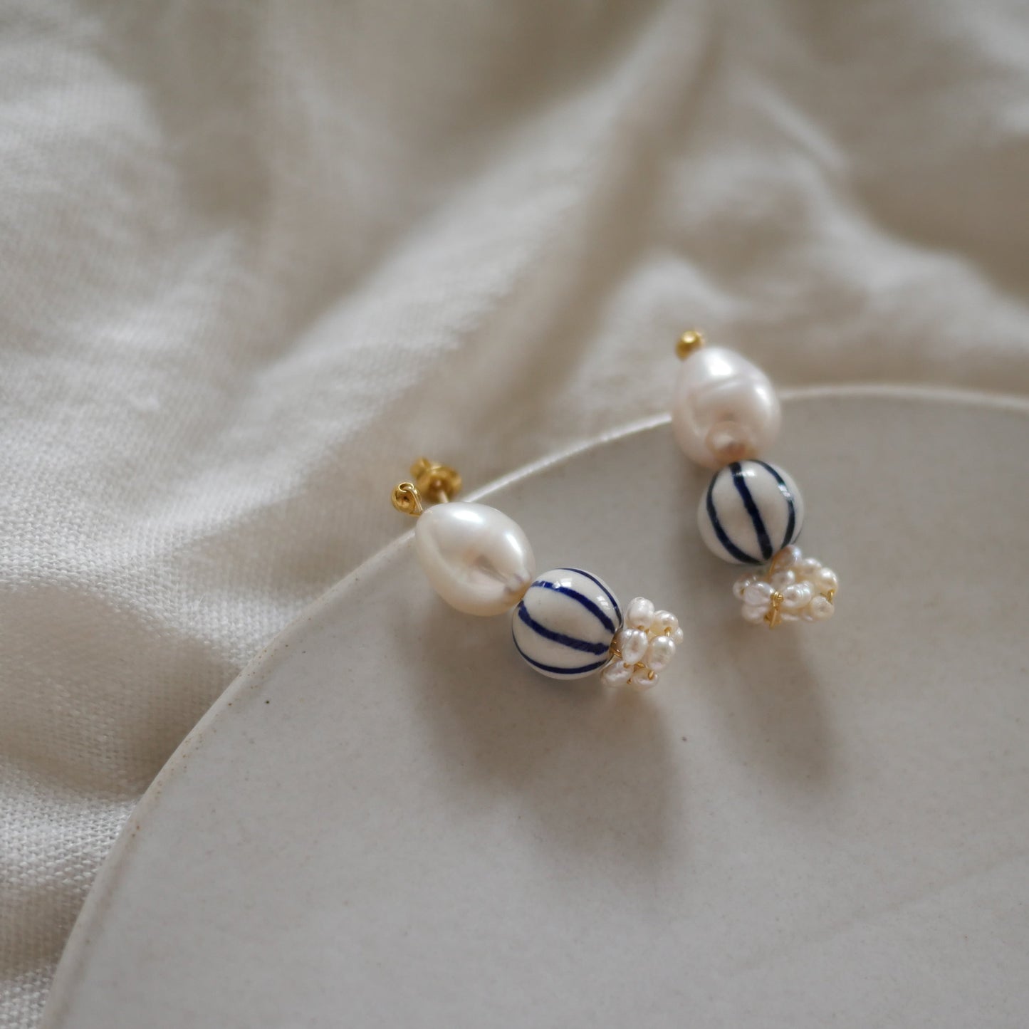 Sea Loops陶瓷珠珍珠耳環