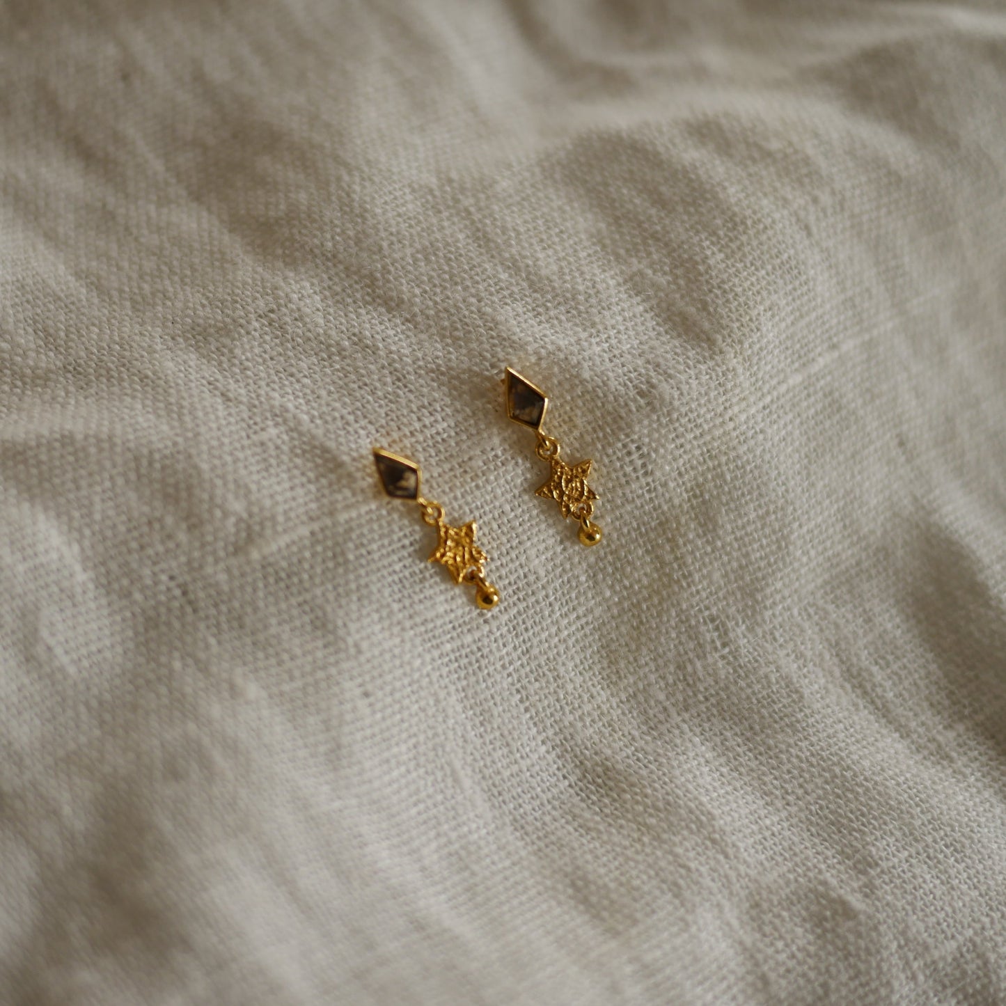 Astra菱形星墜耳環