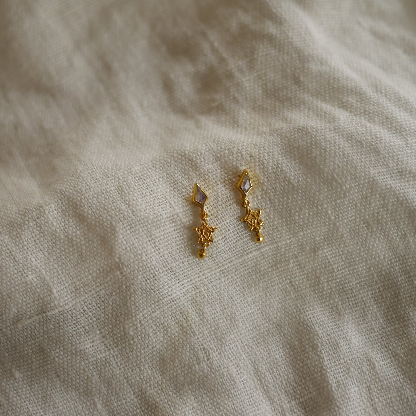 Astra菱形星墜耳環