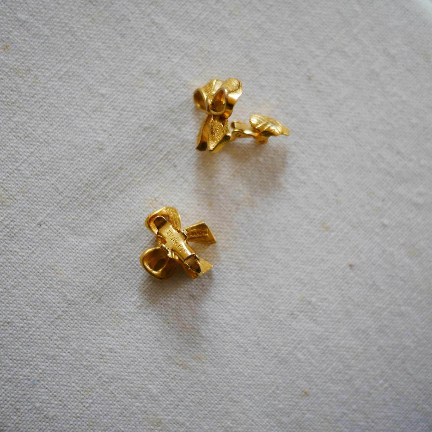 175 Vintage美國Trifari古董夾式耳環