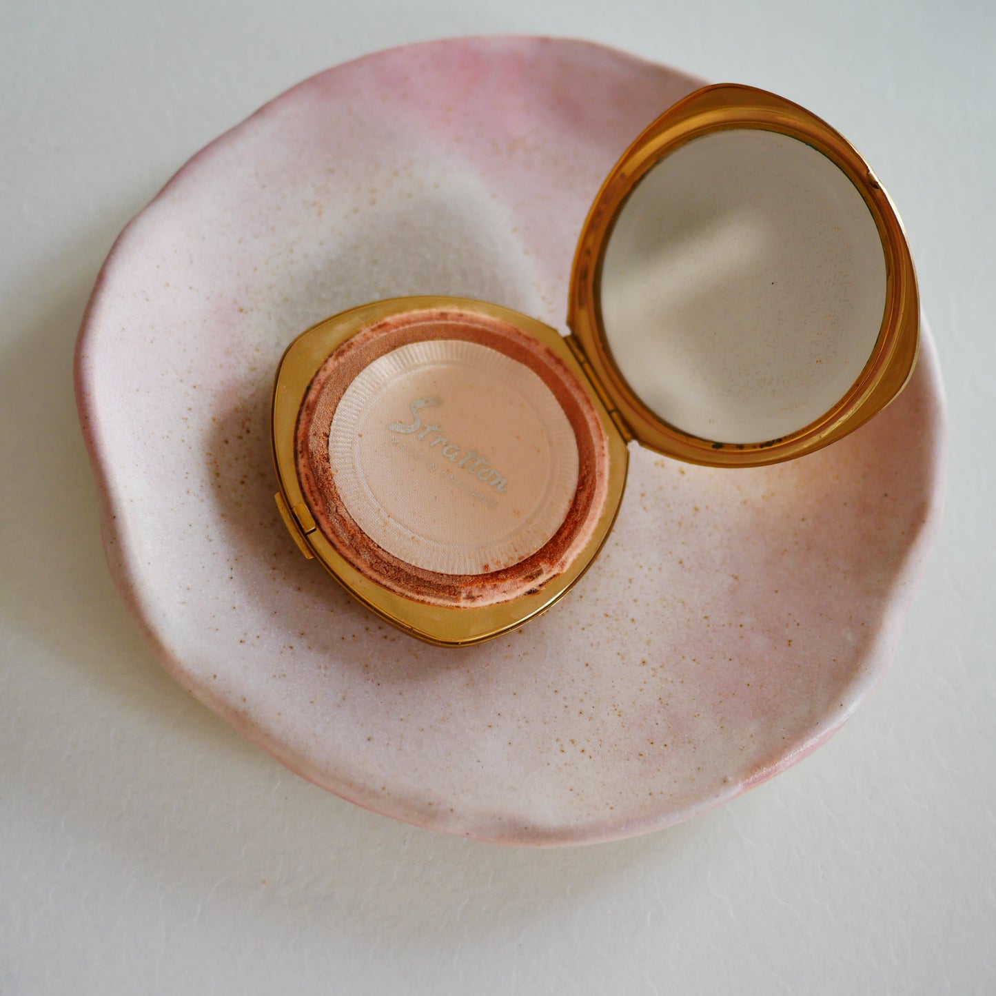 185 Vintage British Stratton Antique Powder Compact Box