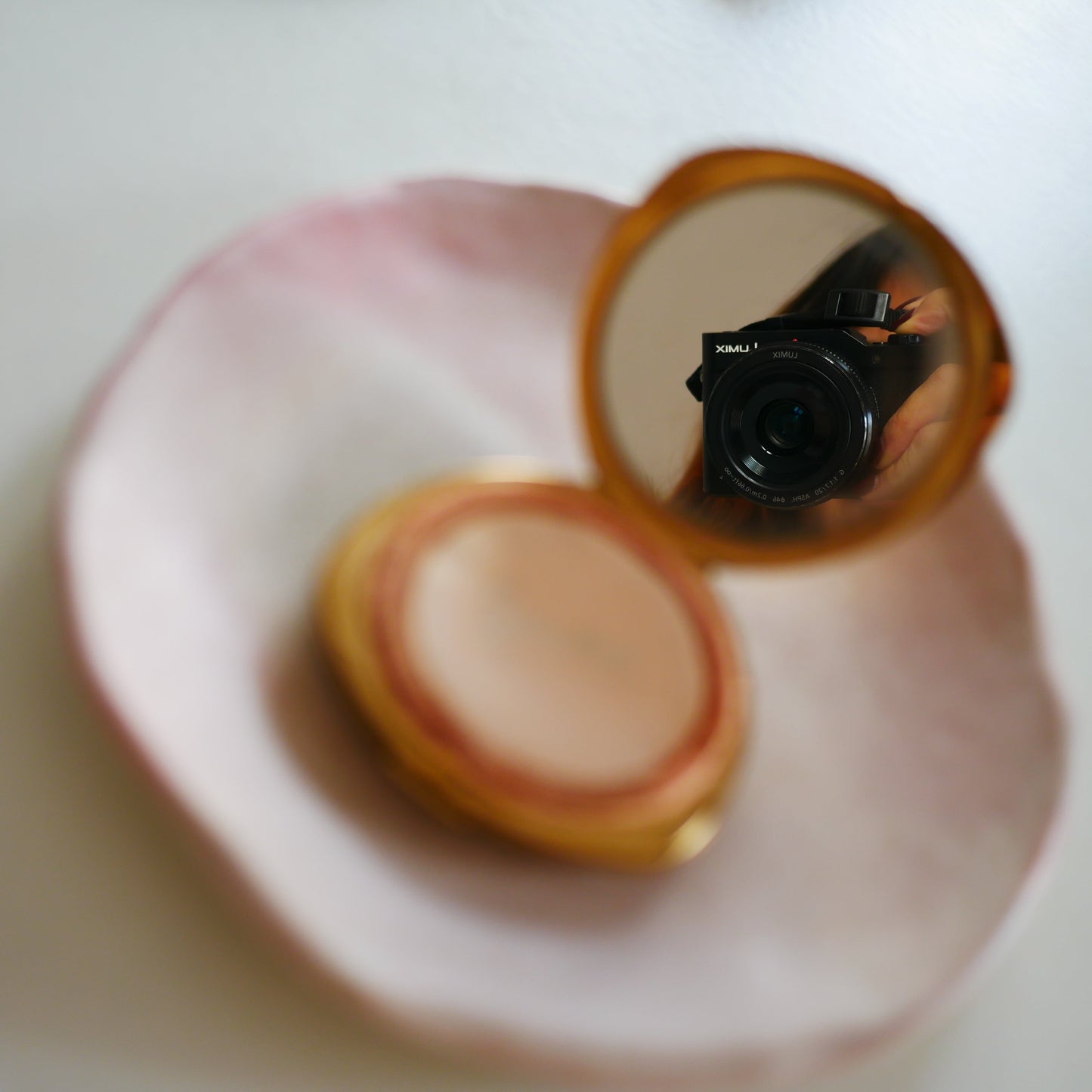 185 Vintage British Stratton Antique Powder Compact Box