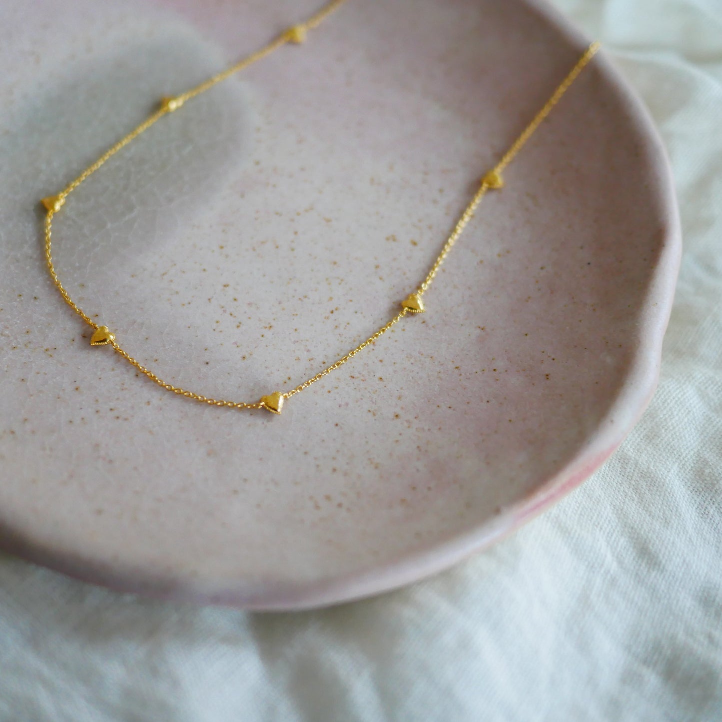 Amori Choker Heart-Shaped Short Necklace 