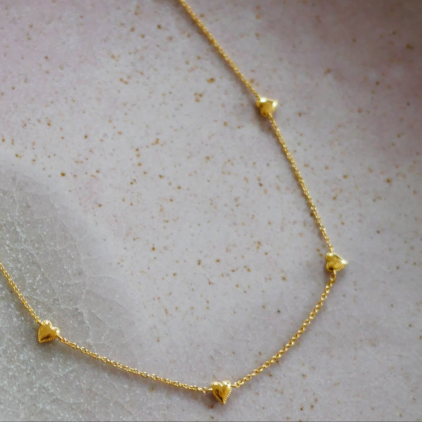 Amori Choker Heart-Shaped Short Necklace 