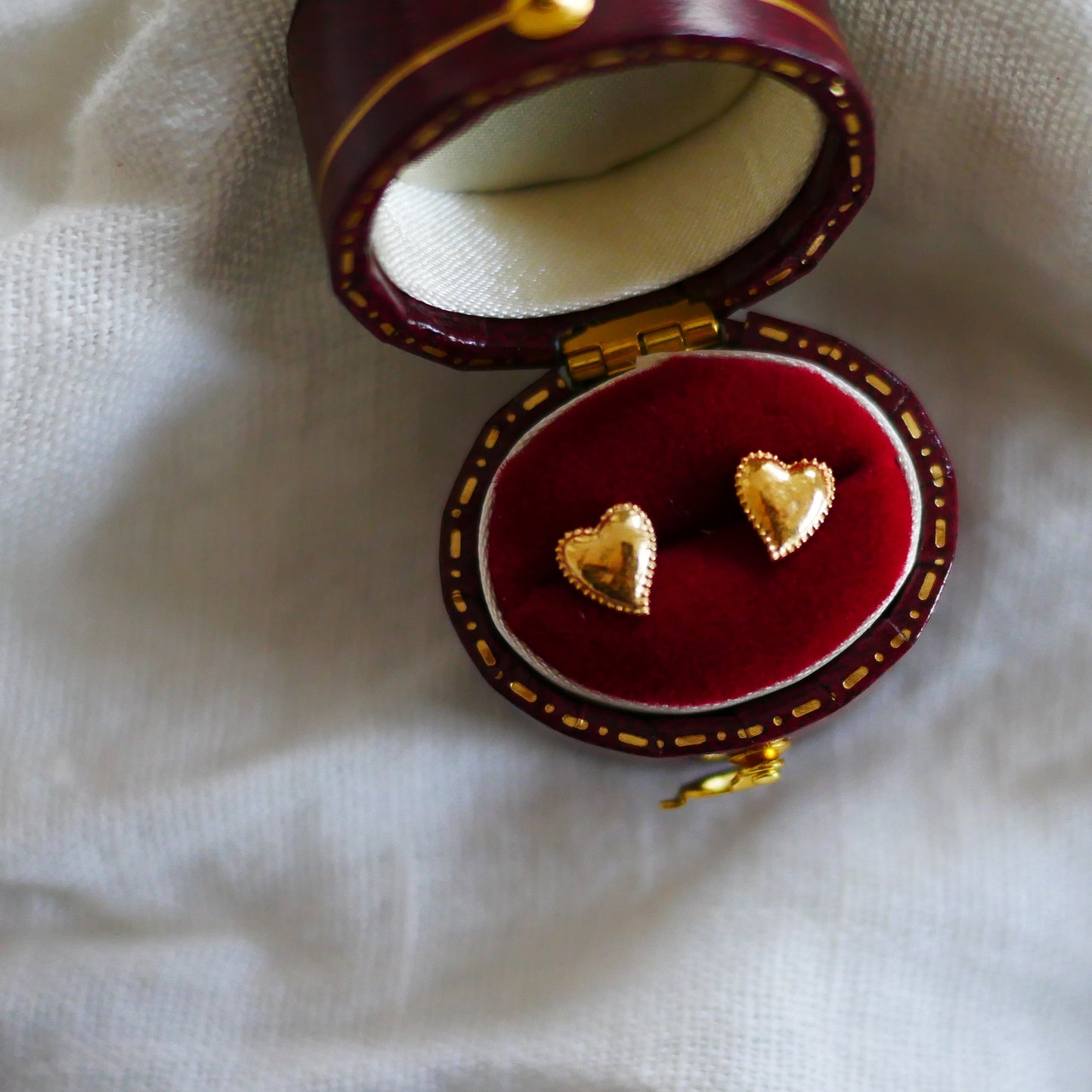 Amori Stud Mini Heart Stud Earrings