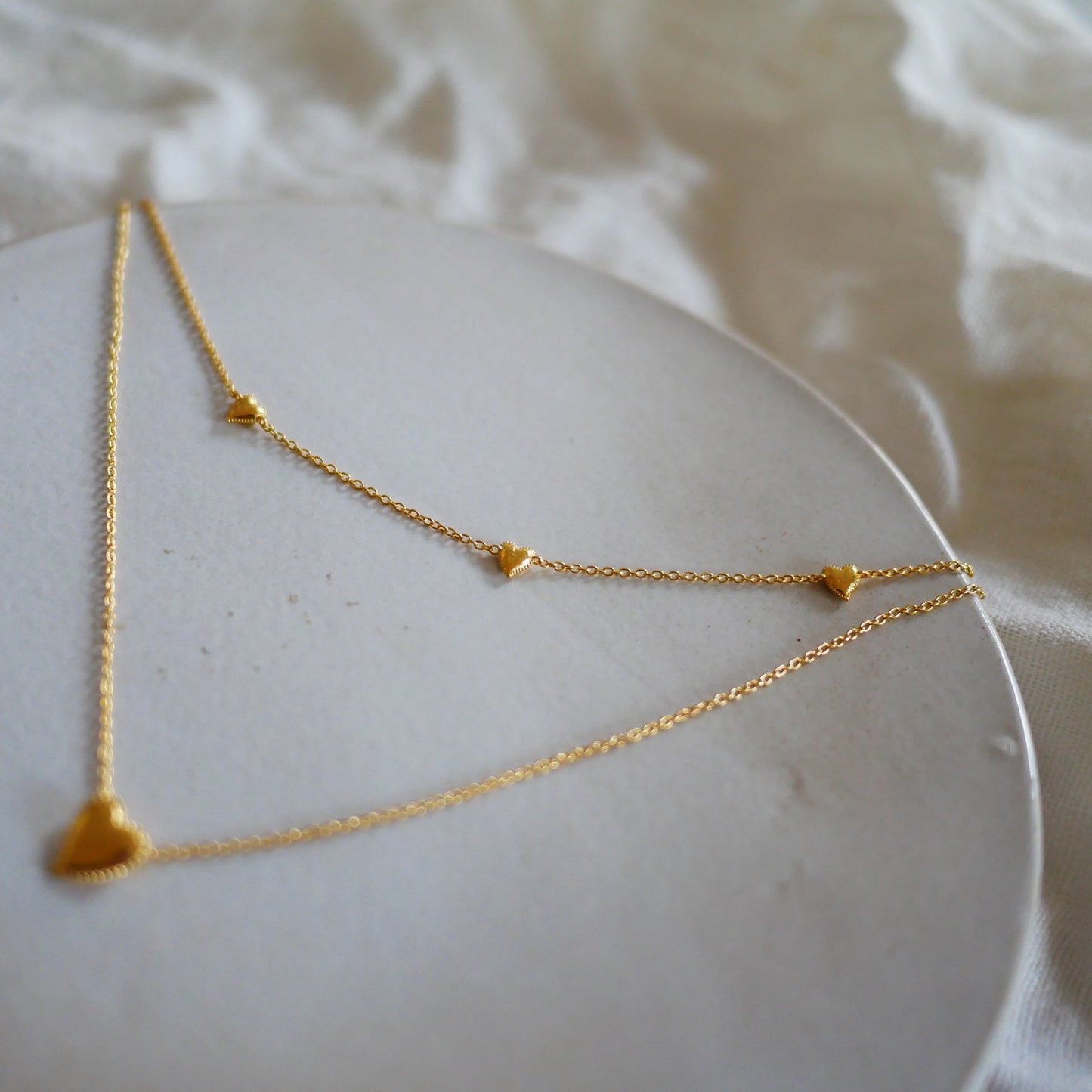 Amori Choker Heart-Shaped Short Necklace 