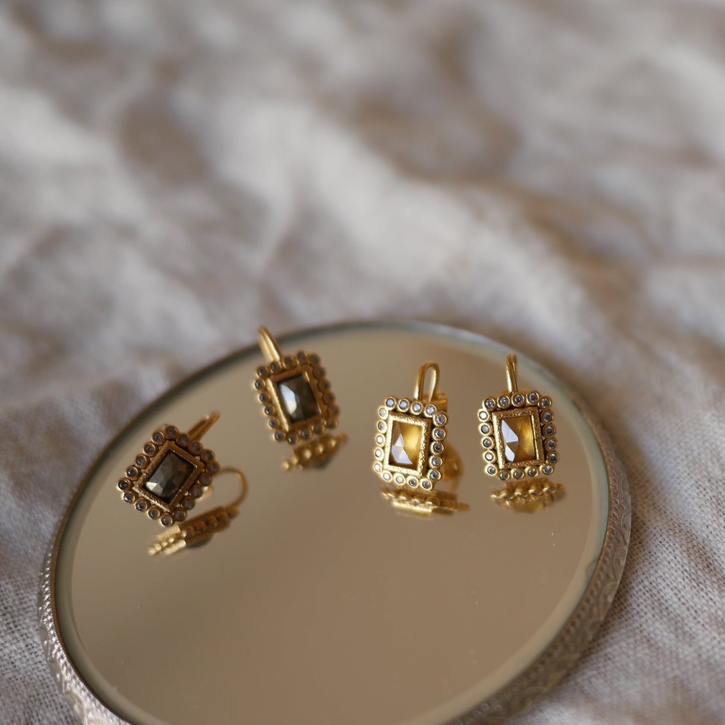 Sonia Dormeuse方形半寶石後鉤式耳環