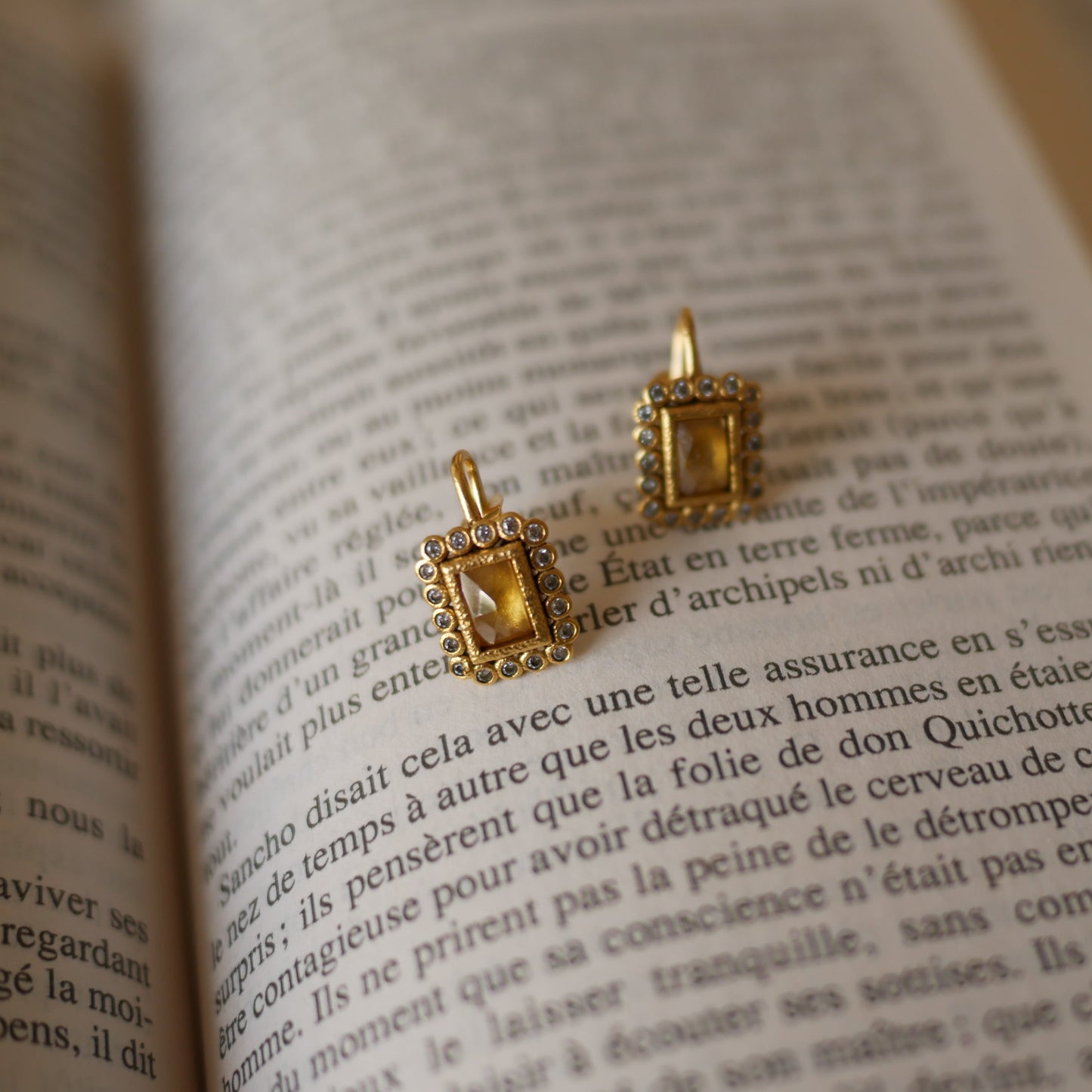 Sonia Dormeuse方形半寶石後鉤式耳環