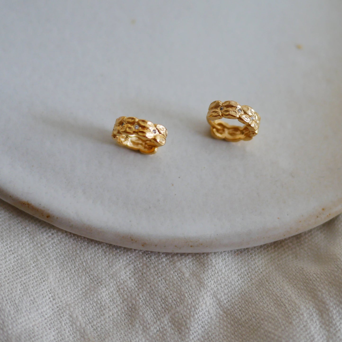 Elvire石紋鑲鑽環形耳環
